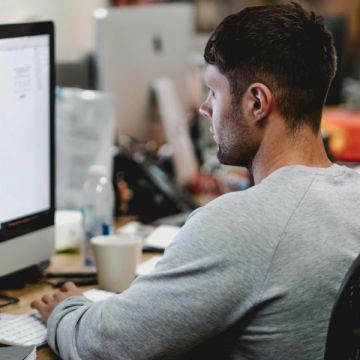 Μεγάλους κινδύνους ασφαλείας κρύβουν οι αγορές των λάθος λογισμικών