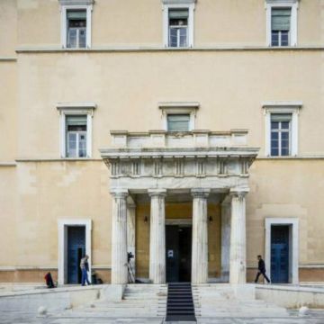 "Υπερωρίες" για το νέο σύστημα ελέγχου ταυτοτήτων στη Βουλή