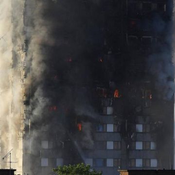 Έξι νεκροί από μεγάλη πυρκαγιά σε πύργο του Λονδίνου