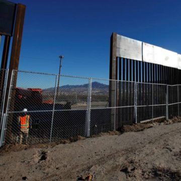 ΗΠΑ: Ο Σούμερ δεν χρηματοδοτεί την κατασκευή τείχους στα σύνορα με το Μεξικό