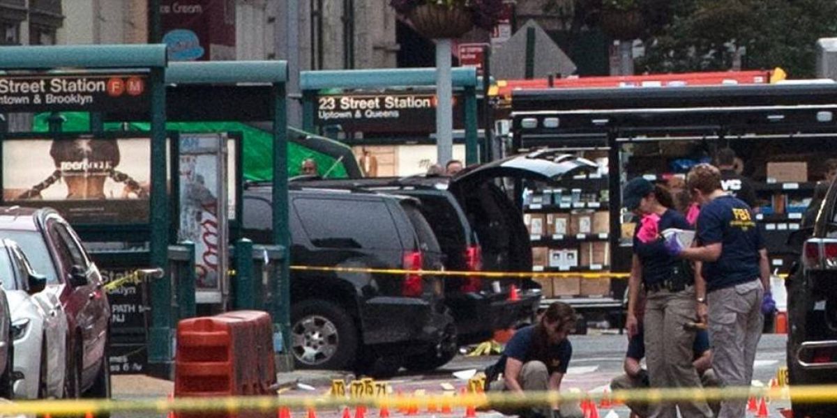 Σύγκρουση Κλίντον και Τραμπ για την ασφάλεια με αφορμή τις εκρήξεις