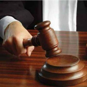 Στο… σκαμνί οι «κολοσσοί» του ίντερνετ!