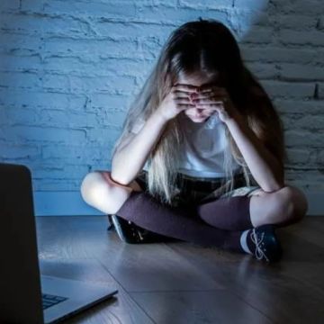 Τι είναι το sextortion και τι πρέπει να προσέξουν οι γονείς