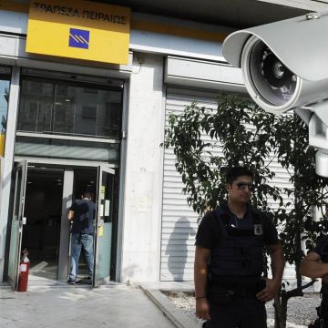 Μέσα από τις κάμερες ασφαλείας αναζητούν τους ληστές της Τρ. Πειραιώς