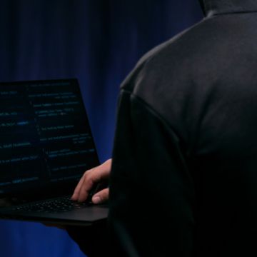 Χάος με τα παζάρια προσωπικών δεδομένων στο dark web