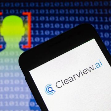 Clearview: «Φρένο» στην εφαρμογή αναγνώρισης προσώπου