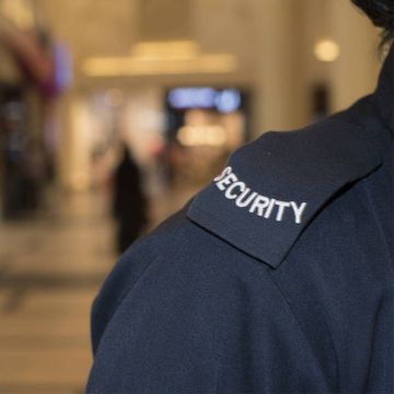 Η κυβέρνηση αποφάσισε ενιαίο dress code για τους σεκιούριτι