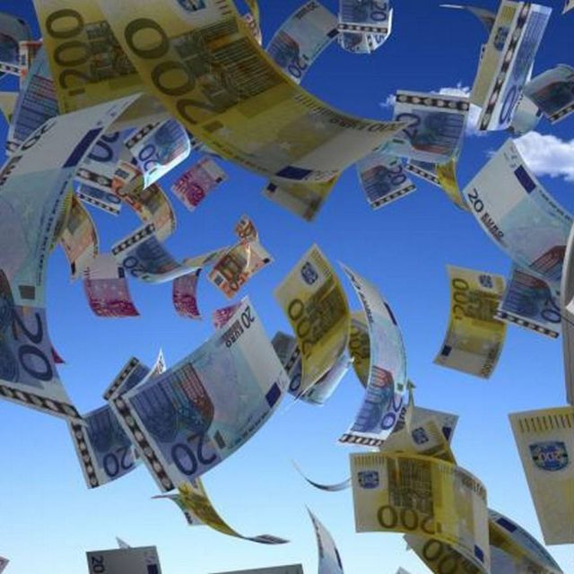 Βρήκαν τρόπο ώστε τα ΑΤΜ να… βρέχουν χαρτονομίσματα!