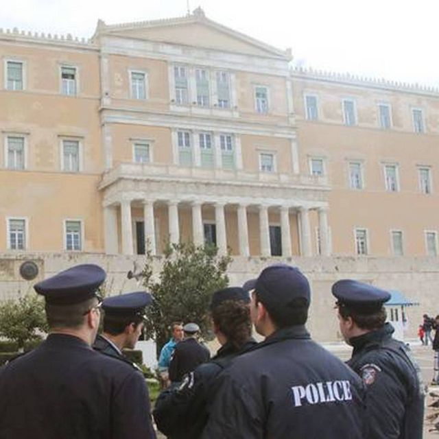 Κενά στη φύλαξη του Λ. Παπαδήμου και στην ασφάλεια της Βουλής
