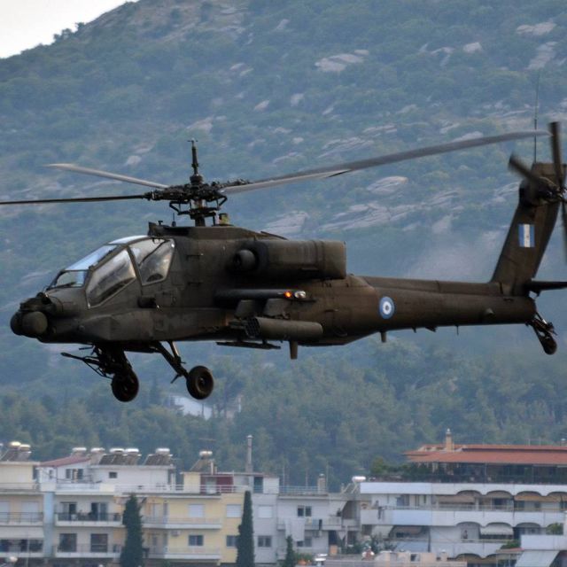 Συνεχίζονται οι έρευνες για τη σορό του τρίτου μέλους του ελικοπτέρου