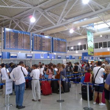 Χάος έφεραν τα νέα μέτρα ελέγχου στα αεροδρόμια