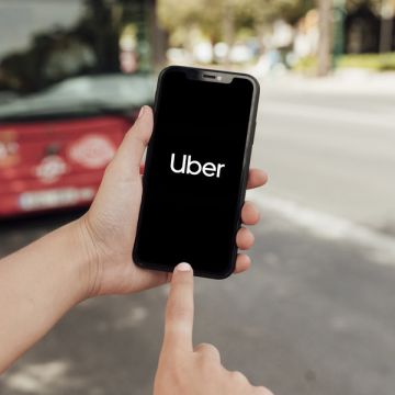 Πρόστιμο πάνω των 290 εκατ. ευρώ στην Uber για διαβίβαση προσωπικών δεδομένων