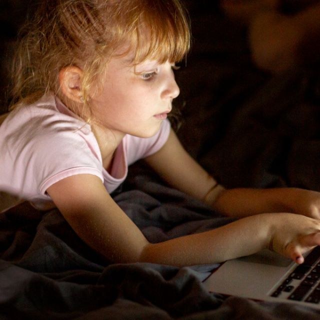 Οι κίνδυνοι που διατρέχουν τα παιδιά στο διαδίκτυο και πως μπορούν να προστατευθούν