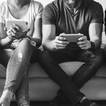 Πλήθος χρηστών αποθηκεύουν ευαίσθητα δεδομένα online