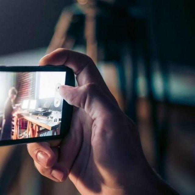 Η κρυφή βιντεοσκόπηση αστυνομικών από πολίτη και η ανάρτηση του βίντεο στο Youtube μπορεί να δικαιολογείται για δημοσιογραφικούς σκοπούς (ΔΕΕ)