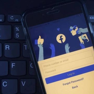 Facebook: Διέρρευσαν οι αριθμοί τηλεφώνου και τα στοιχεία 533 εκατομμυρίων χρηστών στο διαδίκτυο