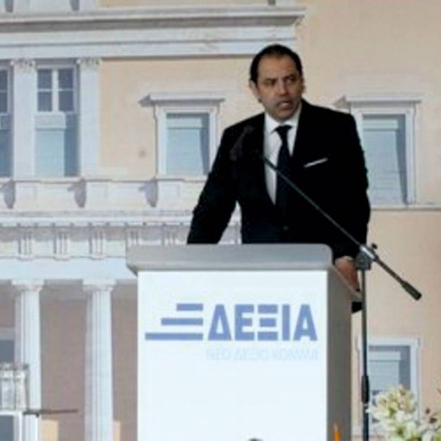 Σύλληψη εκδότη για εκβιασμό στελεχών ΔΕΚΟ