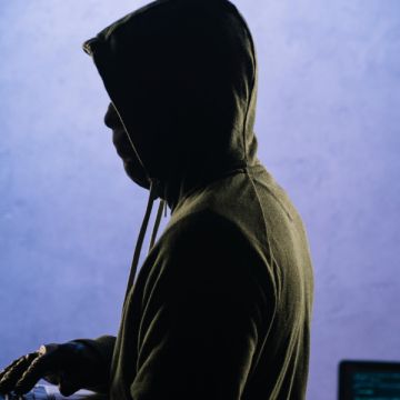 «Truman Show»: Συναγερμός για την νέα ηλεκτρονική απάτη που χρησιμοποιεί AI – Ποιους “χτυπάει”