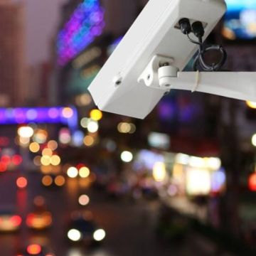 Σερβία: Κάμερες ασφαλείας και βιομετρικά δεδομένα – Τι ισχύει, τι φοβούνται οι πολίτες