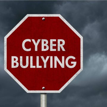 Ποιοι είναι οι πιο συχνοί κίνδυνοι που αντιμετωπίζουν τα παιδιά στο διαδίκτυο;