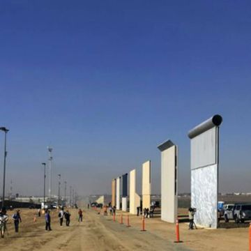 Tραμπ: Ζητά 18 δισ δολ. για τείχος με το Μεξικό