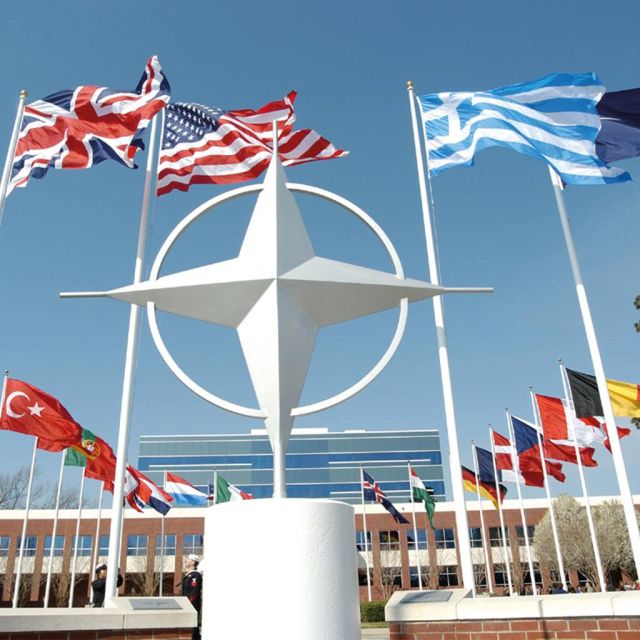 NATO: Να μη μειώσει η Ελλάδα τις αμυντικές της δαπάνες